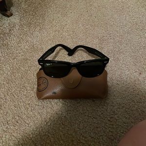 EUC wayfarer sunglasses.